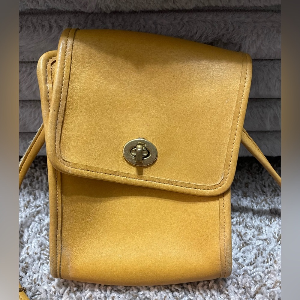 Vintage Coach Yellow Leather Scooter Crossbody Bag 9893 US Early 90s - Picture 3 of 16